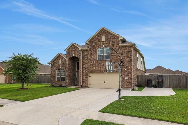 9511 White Landing Drive, Mont Belvieu, TX 77523