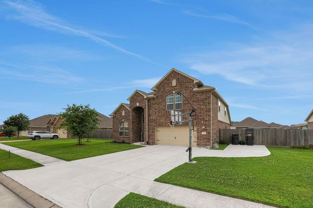 9511 White Landing Drive, Mont Belvieu, TX 77523