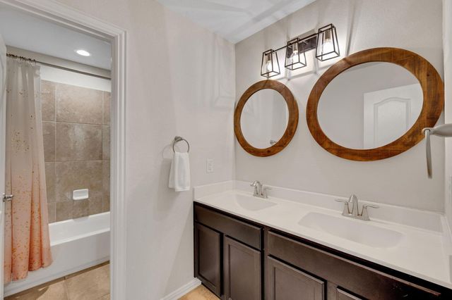 9511 White Landing Drive, Mont Belvieu, TX 77523