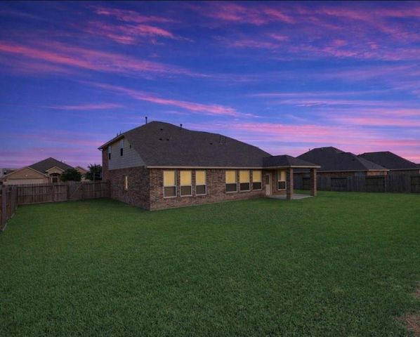9511 White Landing Drive, Mont Belvieu, TX 77523