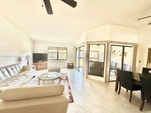 3310 Perimeter Dr 3310, Green Acres, FL 33467