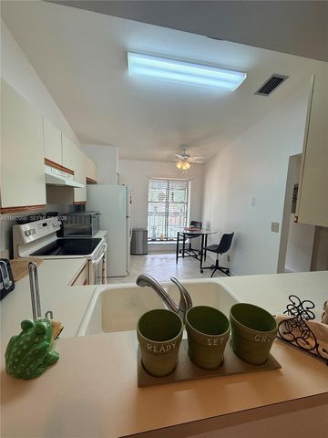 3310 Perimeter Dr 3310, Green Acres, FL 33467