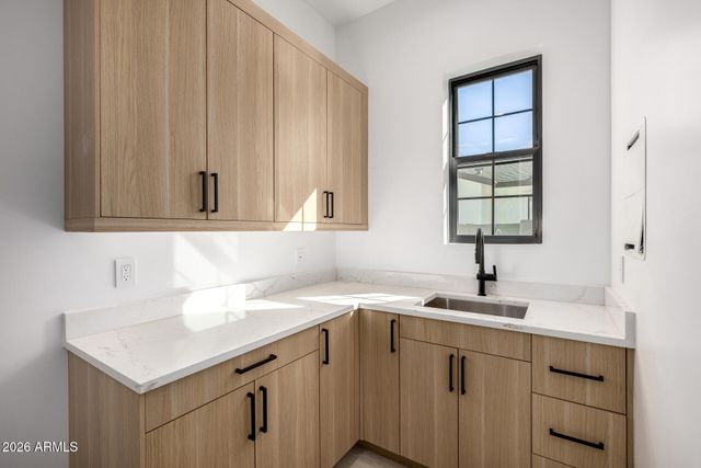 3028 N 47TH Place, Phoenix, AZ 85018