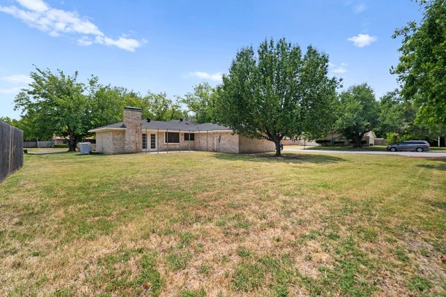 1801 Ridgecrest Drive, Terrell, TX 75160