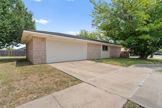 1801 Ridgecrest Drive, Terrell, TX 75160