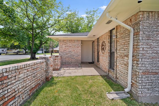 1801 Ridgecrest Drive, Terrell, TX 75160