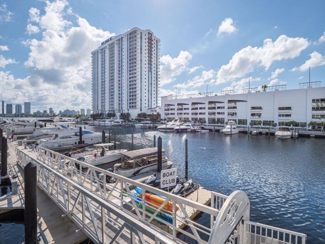 17211 Biscayne Boulevard, Aventura, FL 33160