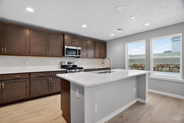 4415 Dawnstar Ave, Caldwell, ID 83607