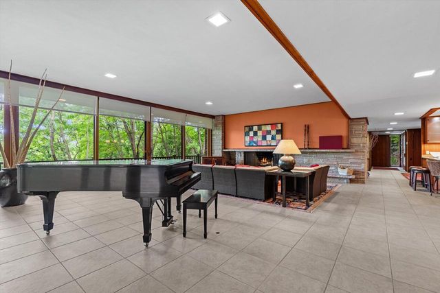 2419 County Road Y, Sheboygan, WI 53083