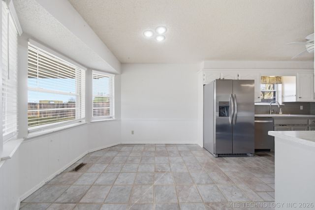 7204 S Warwick Street, Broken Arrow, OK 74014