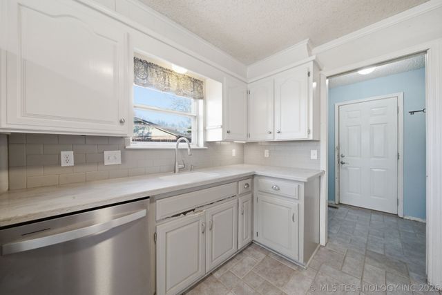 7204 S Warwick Street, Broken Arrow, OK 74014