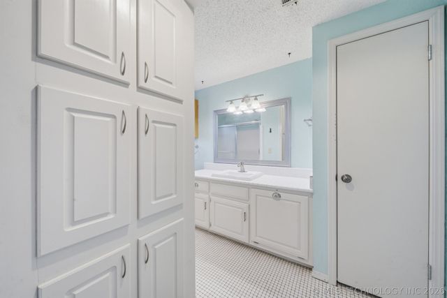 7204 S Warwick Street, Broken Arrow, OK 74014