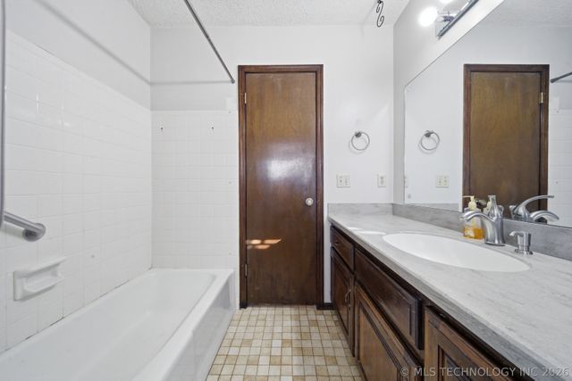 7204 S Warwick Street, Broken Arrow, OK 74014