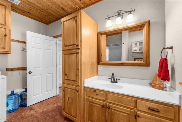 1128 W Lake Drive, Weatherford, TX 76087