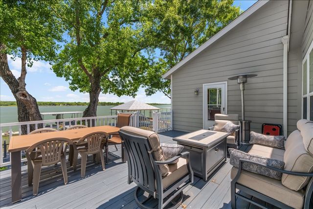 1128 W Lake Drive, Weatherford, TX 76087