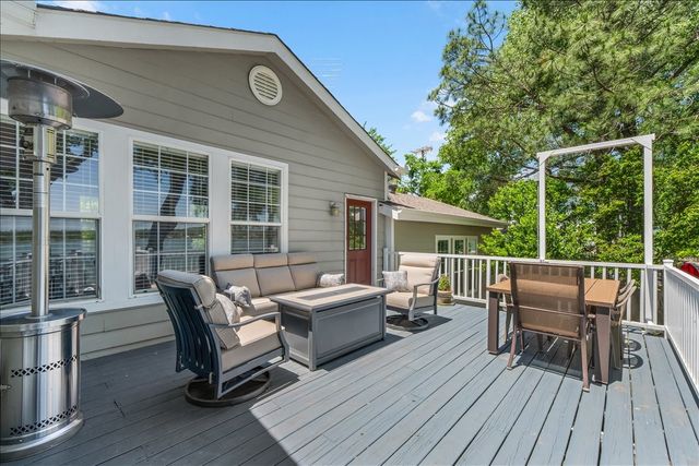 1128 W Lake Drive, Weatherford, TX 76087