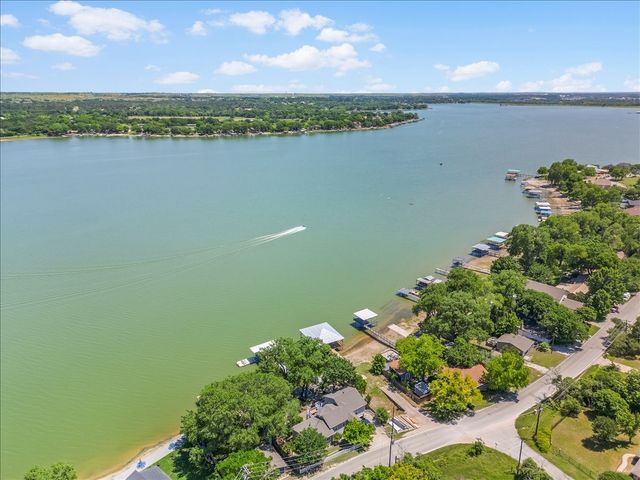 1128 W Lake Drive, Weatherford, TX 76087