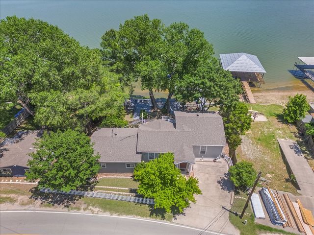 1128 W Lake Drive, Weatherford, TX 76087