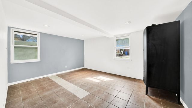 6001 S Kilbourn Avenue, Chicago, IL 60629