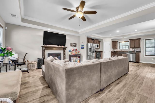 363 Barry Dr, Clarksville, TN 37040