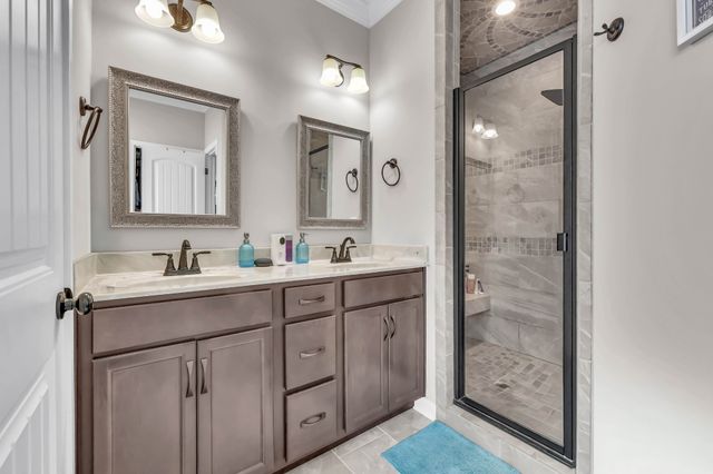 363 Barry Dr, Clarksville, TN 37040