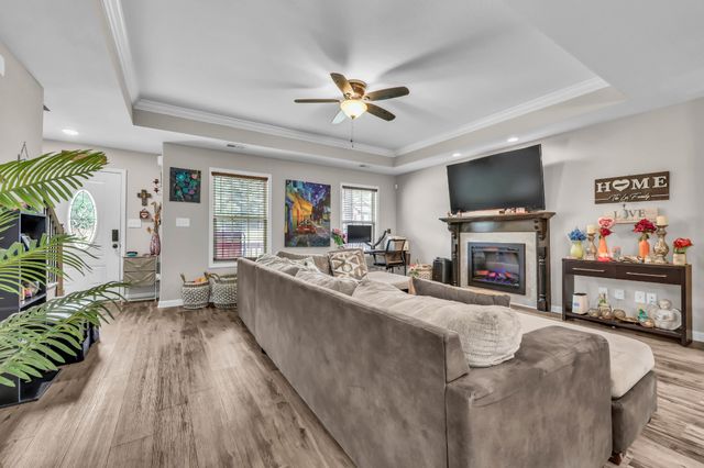 363 Barry Dr, Clarksville, TN 37040