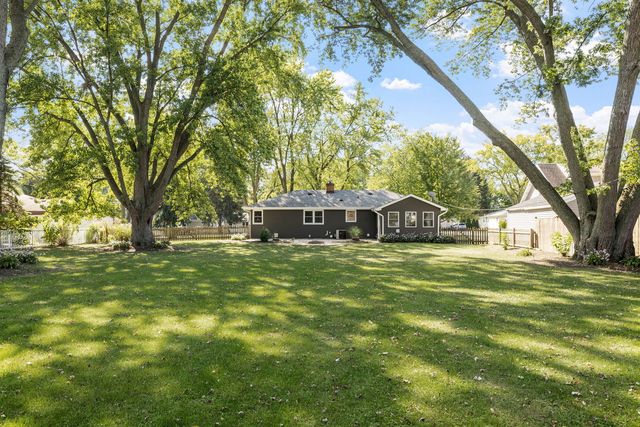 28w556 Forestview Avenue, Warrenville, IL 60555