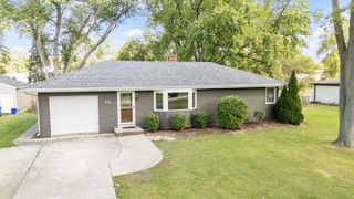 28w556 Forestview Avenue, Warrenville, IL 60555