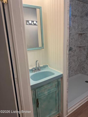 2924 Duncan St, Louisville, KY 40212
