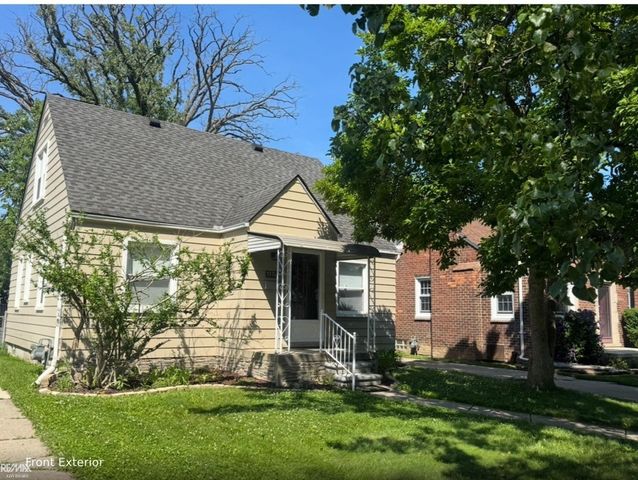 19749 Washtenaw Street, Harper Woods, MI 48225