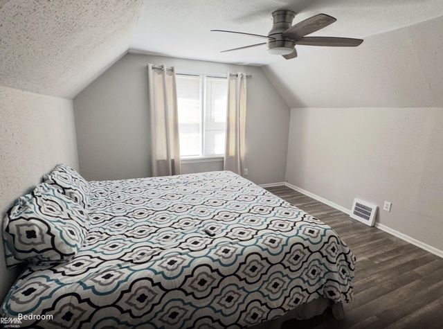 19749 Washtenaw Street, Harper Woods, MI 48225