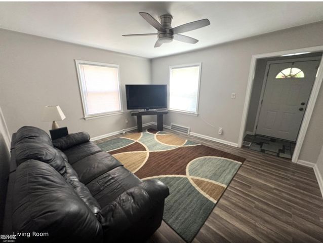 19749 Washtenaw Street, Harper Woods, MI 48225
