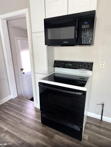 19749 Washtenaw Street, Harper Woods, MI 48225