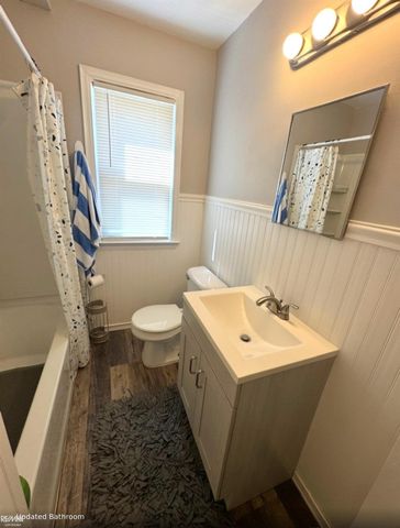 19749 Washtenaw Street, Harper Woods, MI 48225