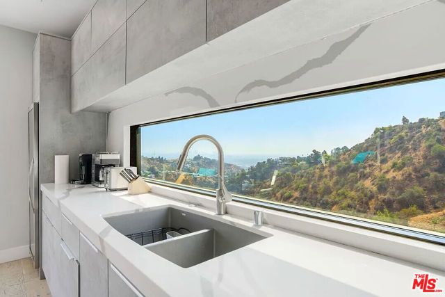 8401 WYNDHAM Road, Los Angeles, CA 90046