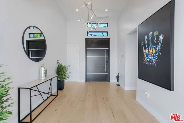 8401 WYNDHAM Road, Los Angeles, CA 90046