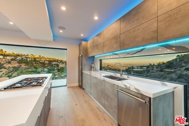 8401 WYNDHAM Road, Los Angeles, CA 90046