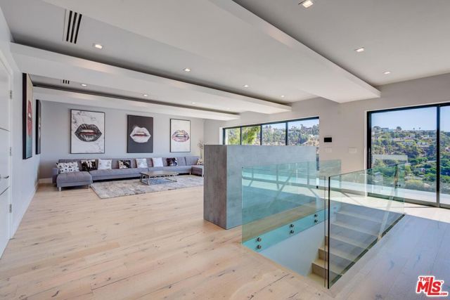 8401 WYNDHAM Road, Los Angeles, CA 90046