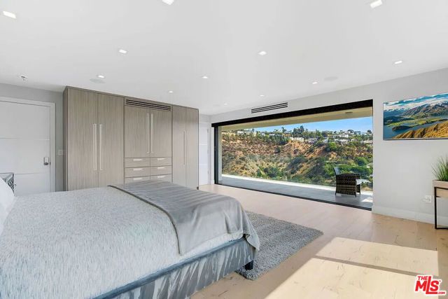 8401 WYNDHAM Road, Los Angeles, CA 90046