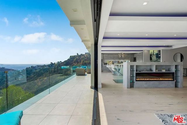 8401 WYNDHAM Road, Los Angeles, CA 90046