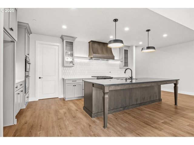 760 N V St, Washougal, WA 98671