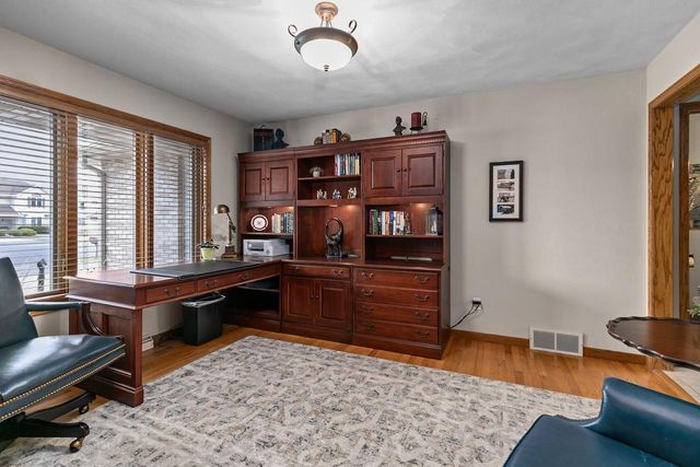 3113 PARK LAWN COURT, Appleton, WI 54911