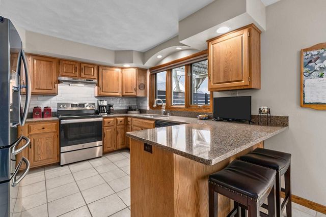 3113 PARK LAWN COURT, Appleton, WI 54911