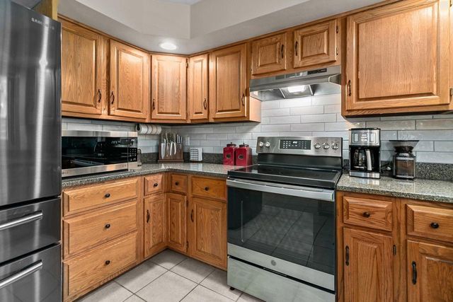 3113 PARK LAWN COURT, Appleton, WI 54911