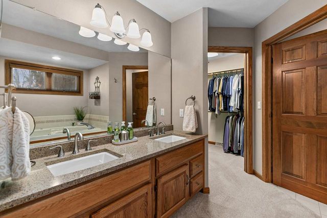 3113 PARK LAWN COURT, Appleton, WI 54911