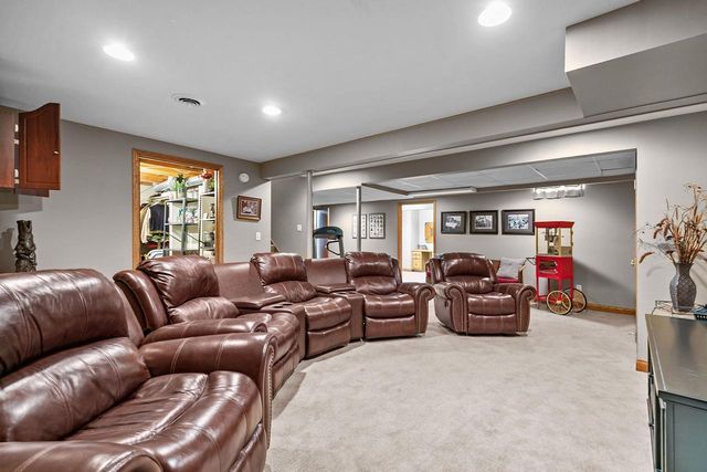 3113 PARK LAWN COURT, Appleton, WI 54911