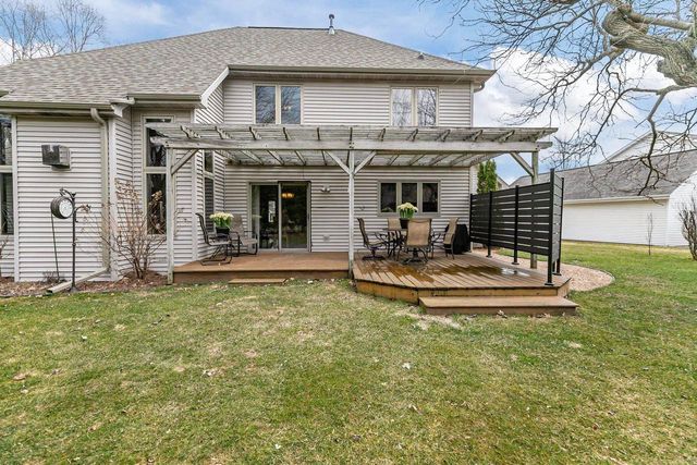 3113 PARK LAWN COURT, Appleton, WI 54911