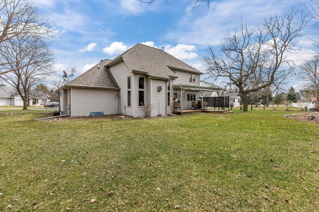 3113 PARK LAWN COURT, Appleton, WI 54911