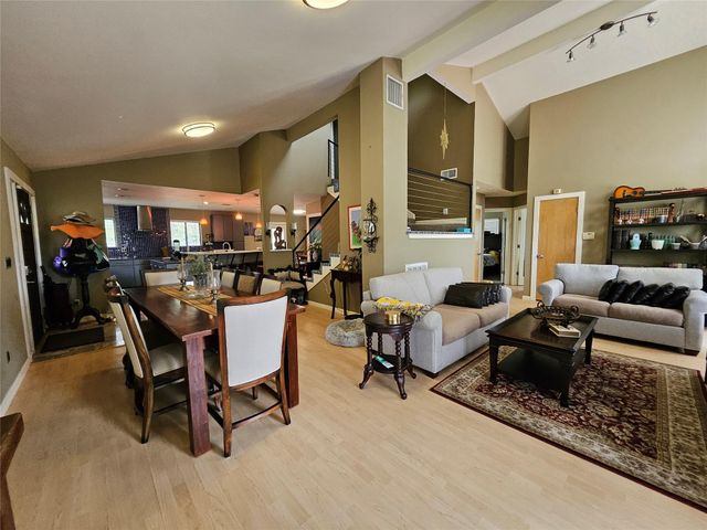 21201 Kathy LN, Spicewood, TX 78669