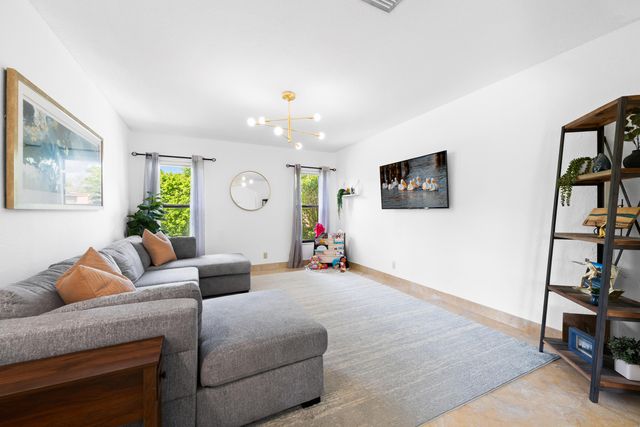 606 NW 112th Way, Coral Springs, FL 33071